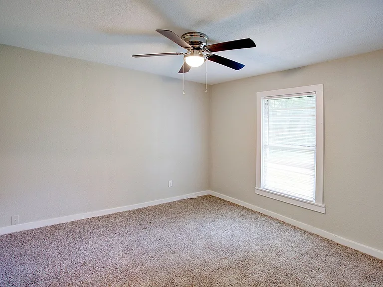 1005 N Buffalo Ave — Photo 13