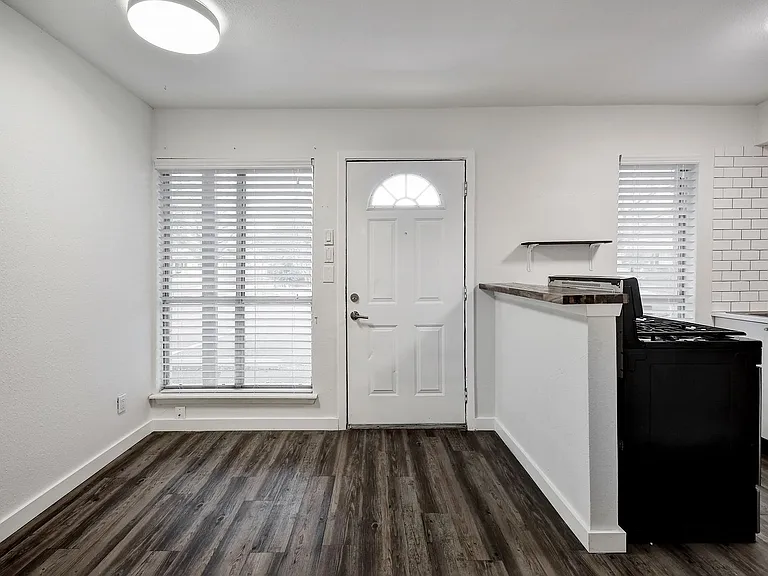 4111 Avenue A — Photo 2