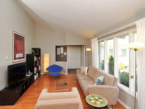 4th image of 16272 Windsor Dr