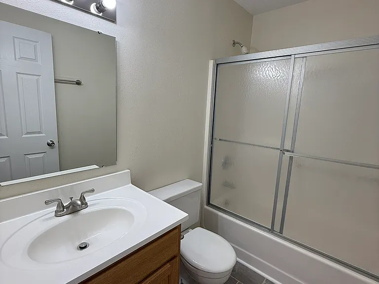 426 W Dodson St — Photo 2