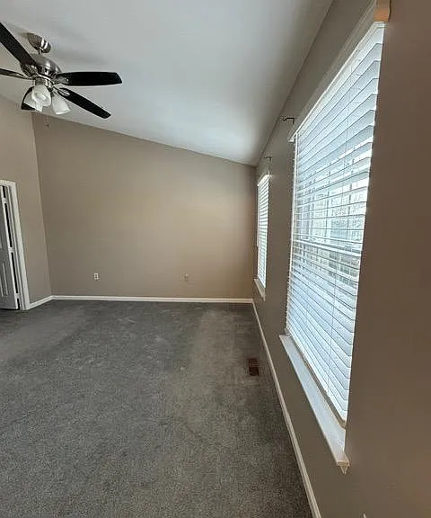 2459 Wentworth Dr — Photo 32