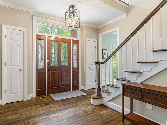 4th image of 3709 Carisbrooke Dr