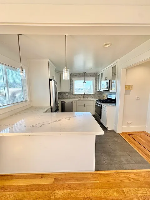 1 bed, 680 sqft, $2,595 — Photo 2
