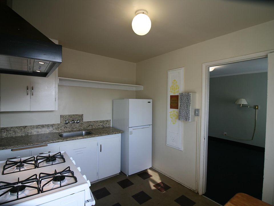 Spacious Kitchen Room