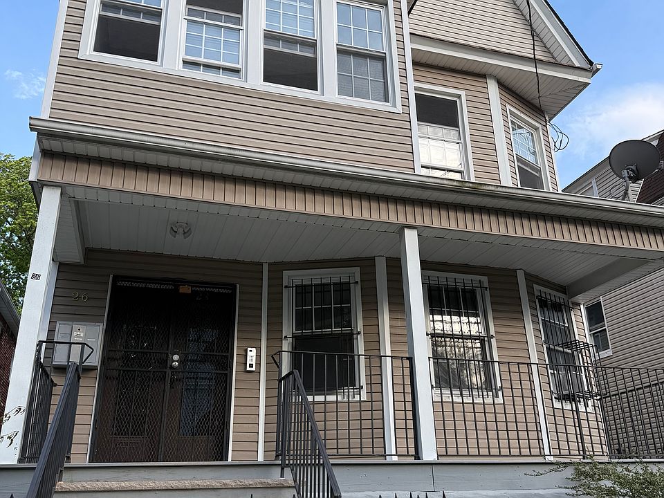 2nd image of 26 Alexander St #2