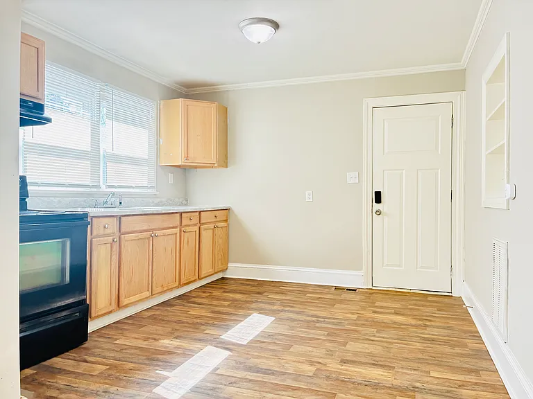 1030 Caldwell St — Photo 7