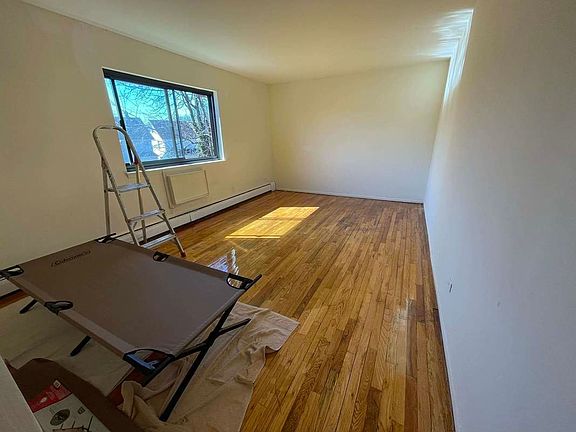 4th image of 88-15 Winchester Blvd #4