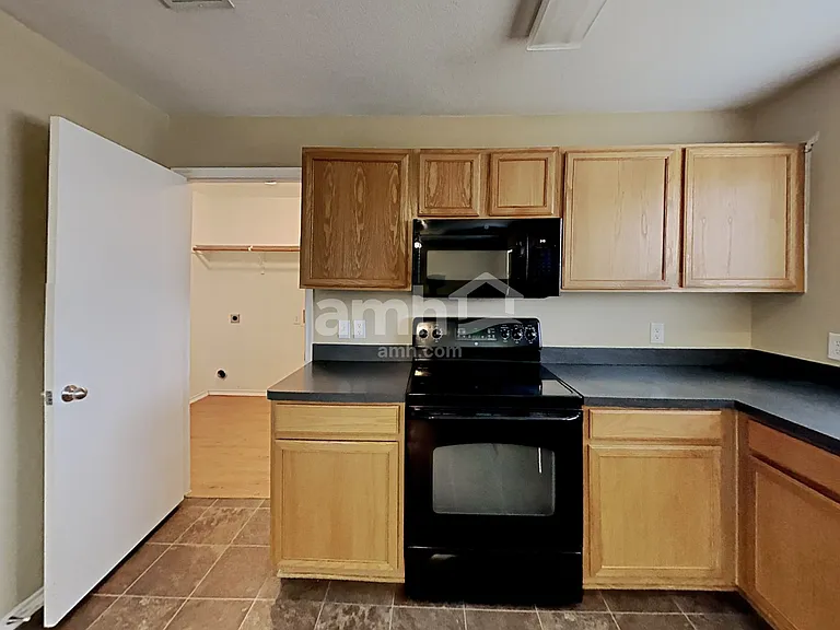 1618 Withers Way — Photo 3