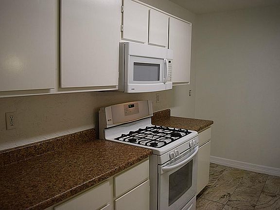 5th image of 15915 Camino Del Sol Dr