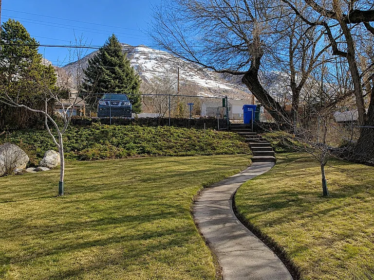 557 N 400 E — Photo 4