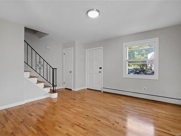 3rd image of 28 Haven Ct