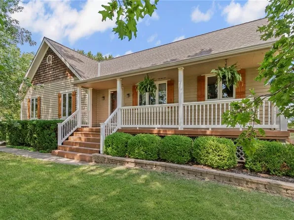 3910 Carter Dr, Smithville, MO 64089