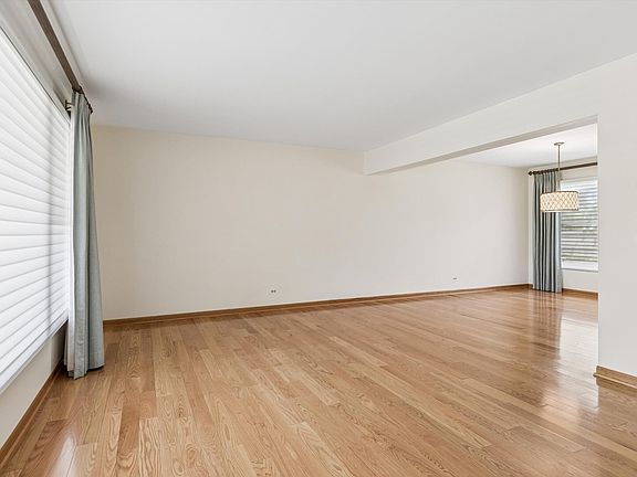 4th image of 5S671 Park Meadow Dr