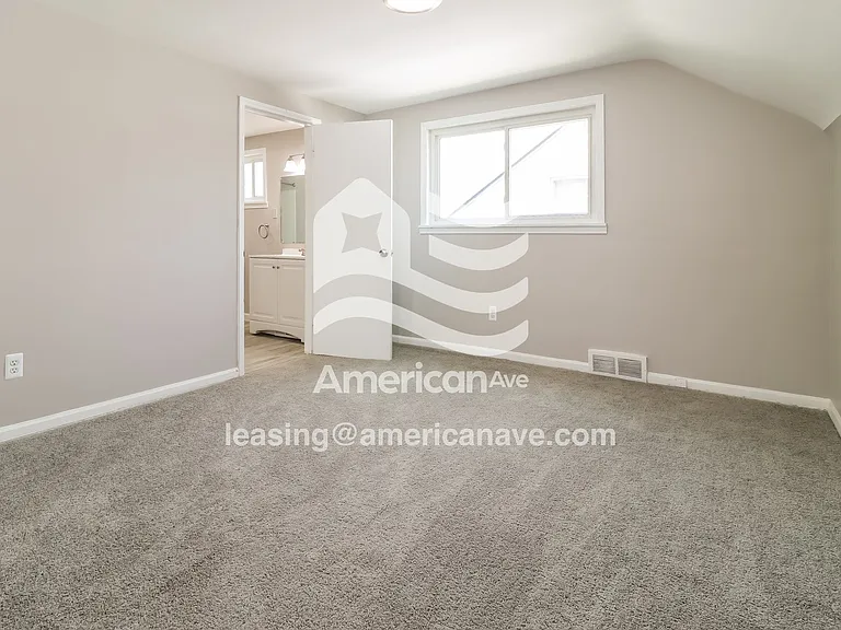1477572_008_main_bedroom_9.jpg
