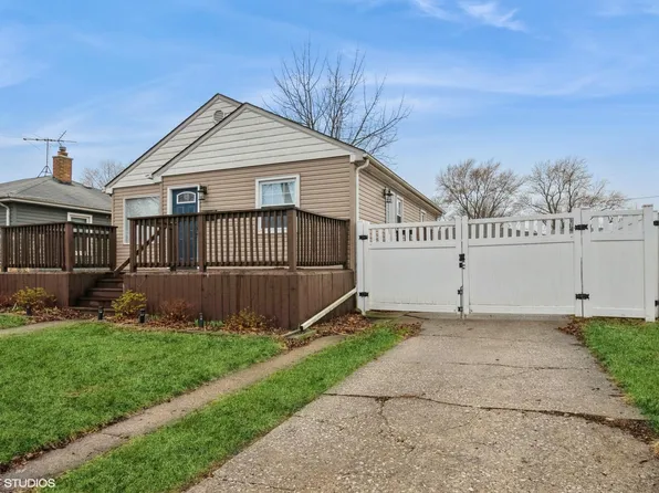 8136 E 4th Pl, Highland, IN 46322