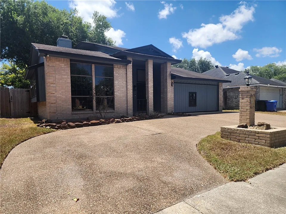 5221 Cromwell Dr