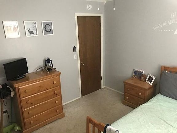 5th image of 237 Douglas St