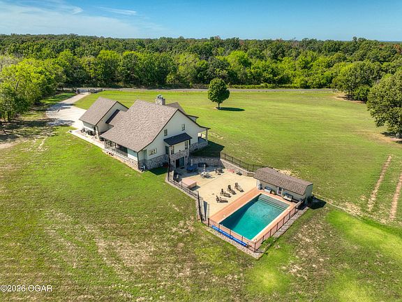 3rd image of 17777 Parrot Rd
