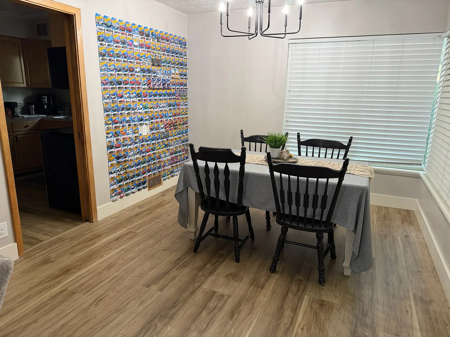 3 bed, 1800 sqft, $875 — Photo 2