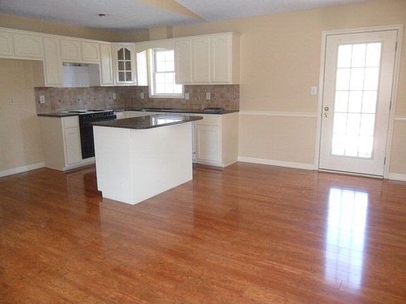 4th image of 1932 Allen Pl