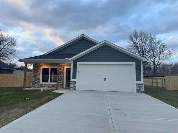 170 Elm St, Holt, MO 64048