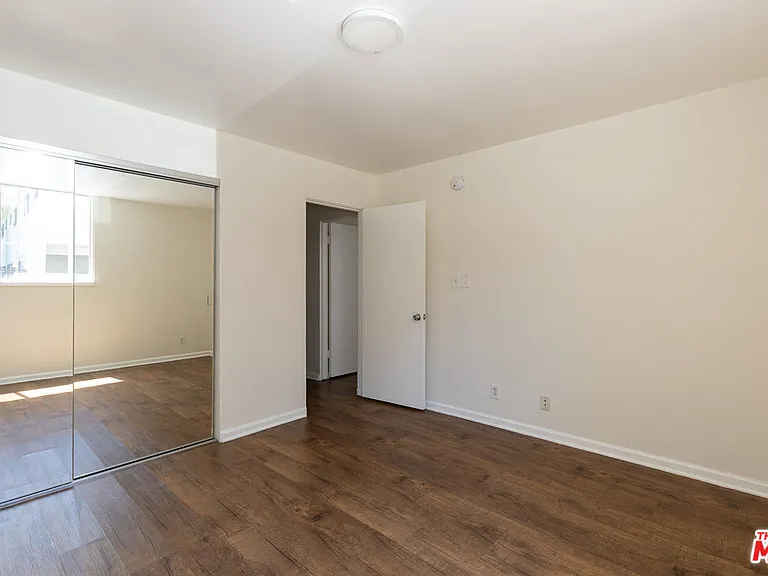 1233 Barry Ave #101 — Photo 14