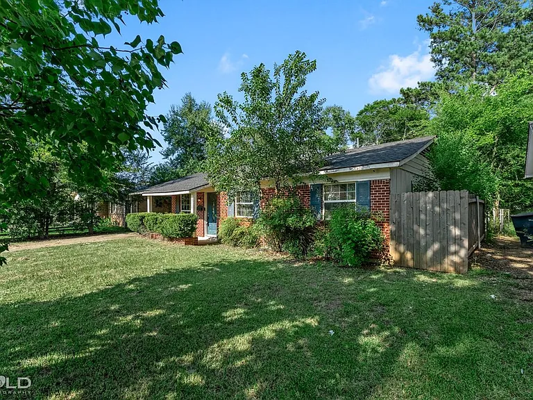 9419 Normandie Dr — Photo 4