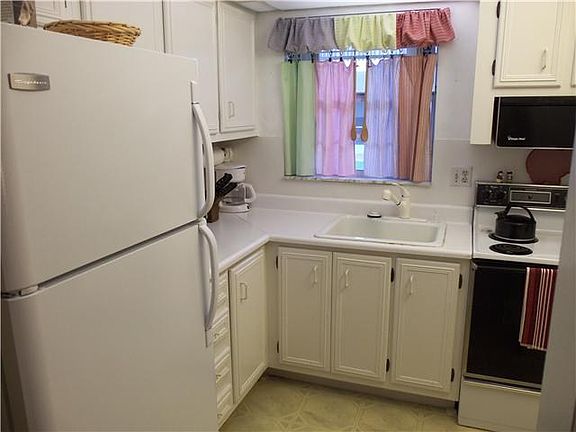 5th image of 600 Snug Harbor Dr APT A8