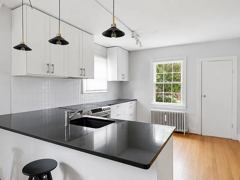 901 W 31st St — Photo 11