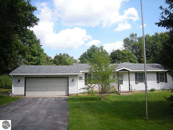 2nd image of 3016 Pineview Dr