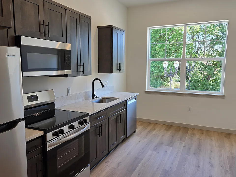 120 E St #205