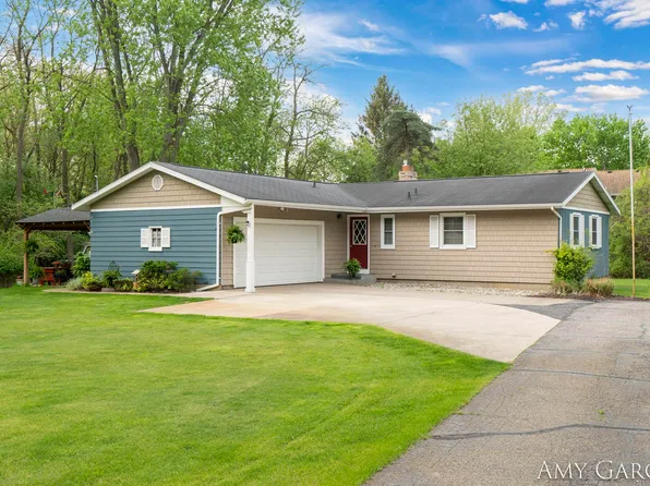6590 Burger Dr SE, Grand Rapids, MI 49546