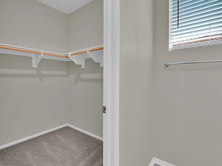 2074 Bergamot St — Photo 36