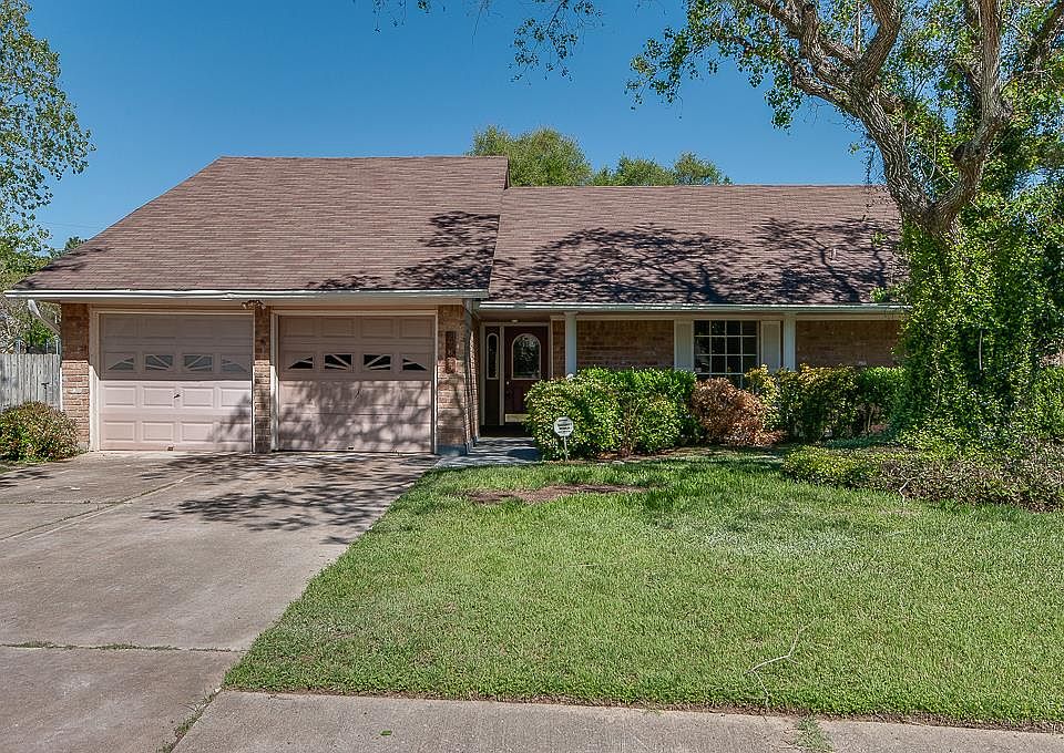 1st image of 22826 Elsinore Dr