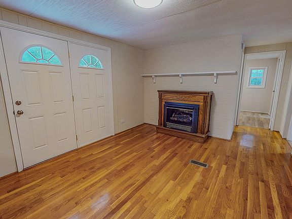 4th image of 799 Julian Oakley Rd