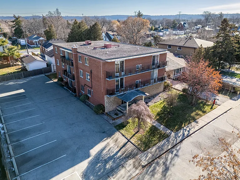 17 Cloverdale Ave #5 — Photo 3