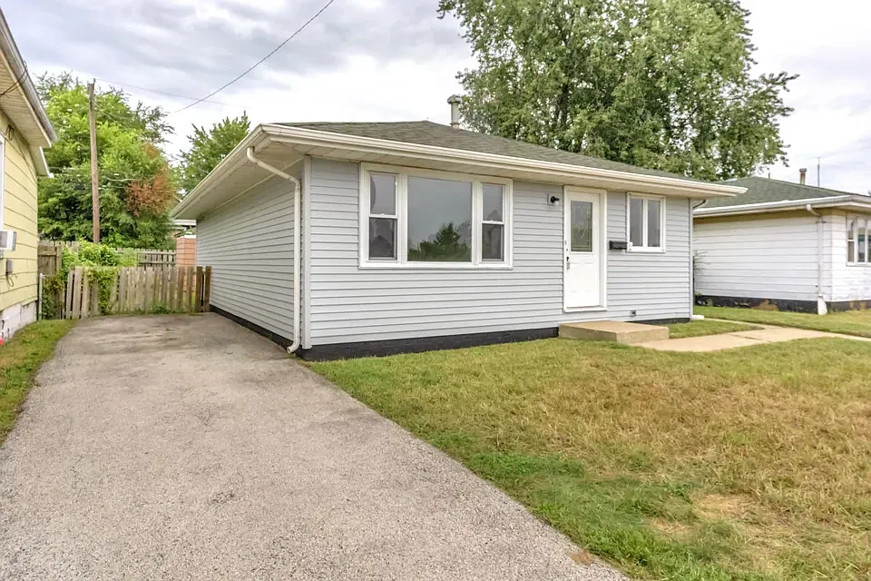 2 bed, 936 sqft, $1,695 — Photo 2