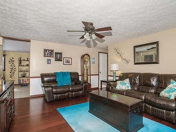 4th image of 4343 Hillcrest Dr