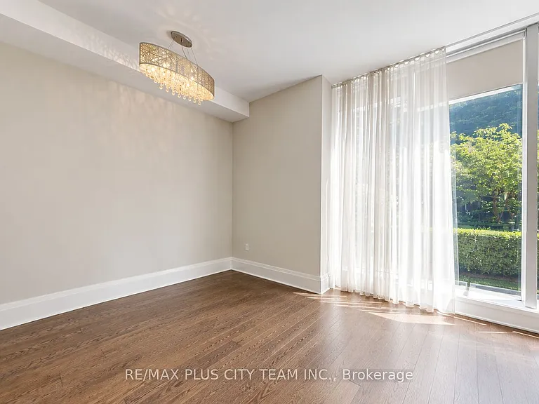 29 Queens Quay E #Townhouse 122 — Photo 10