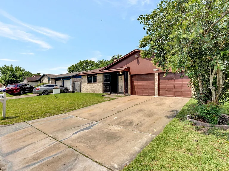 12718 Panay Dr — Photo 2