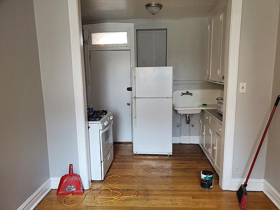 5th image of 3121 N Hamlin Ave APT 1E