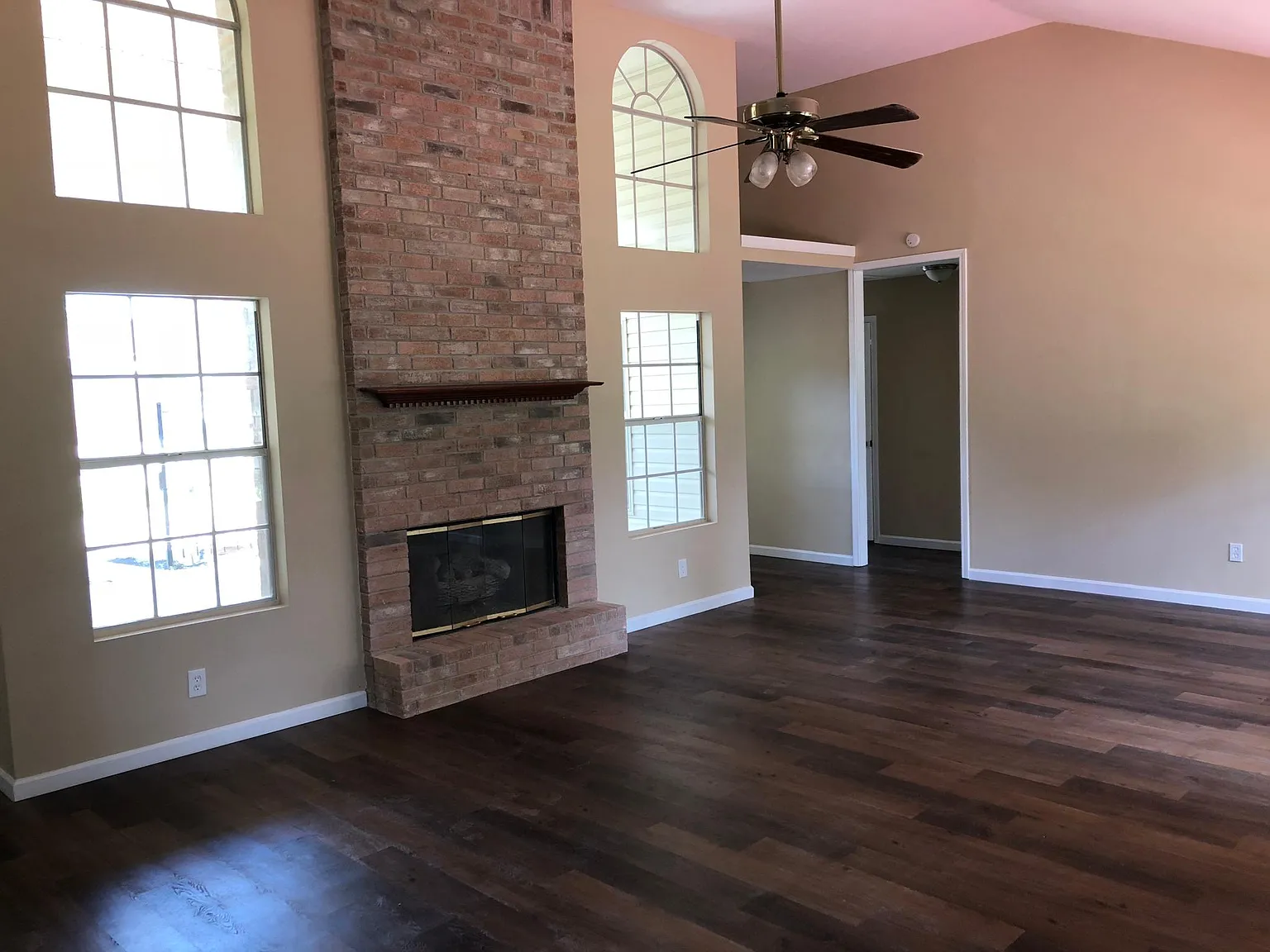 15806 Pine Mountain Dr — Photo 2