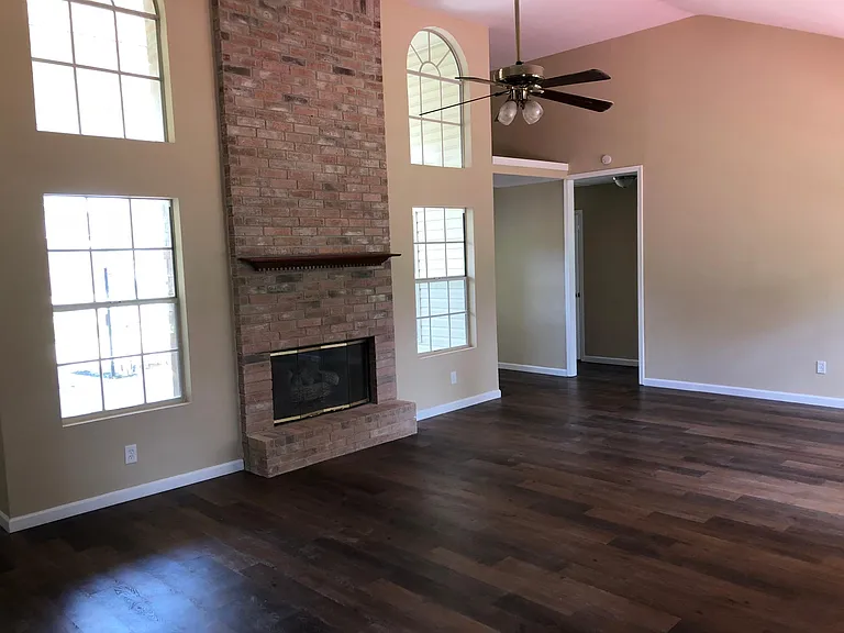15806 Pine Mountain Dr — Photo 2