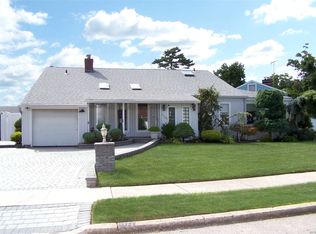 1122 Ruth Pl, Bellmore, NY 11710