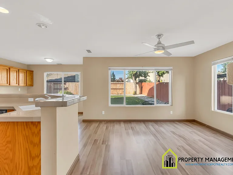 10118 Hampton Oak Dr — Photo 33