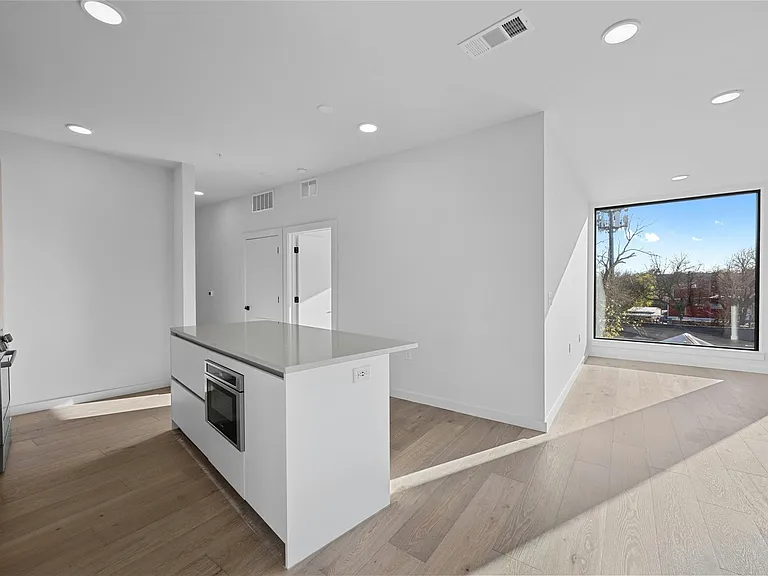 2209 S 1st St #321 — Photo 10