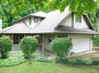 1192 Golf Rd, Benton Harbor, MI 49022