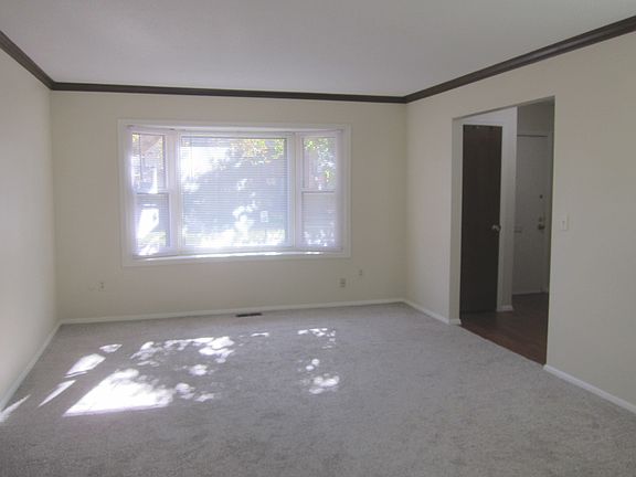 3rd image of 652 Olde Towne Ave Unit M