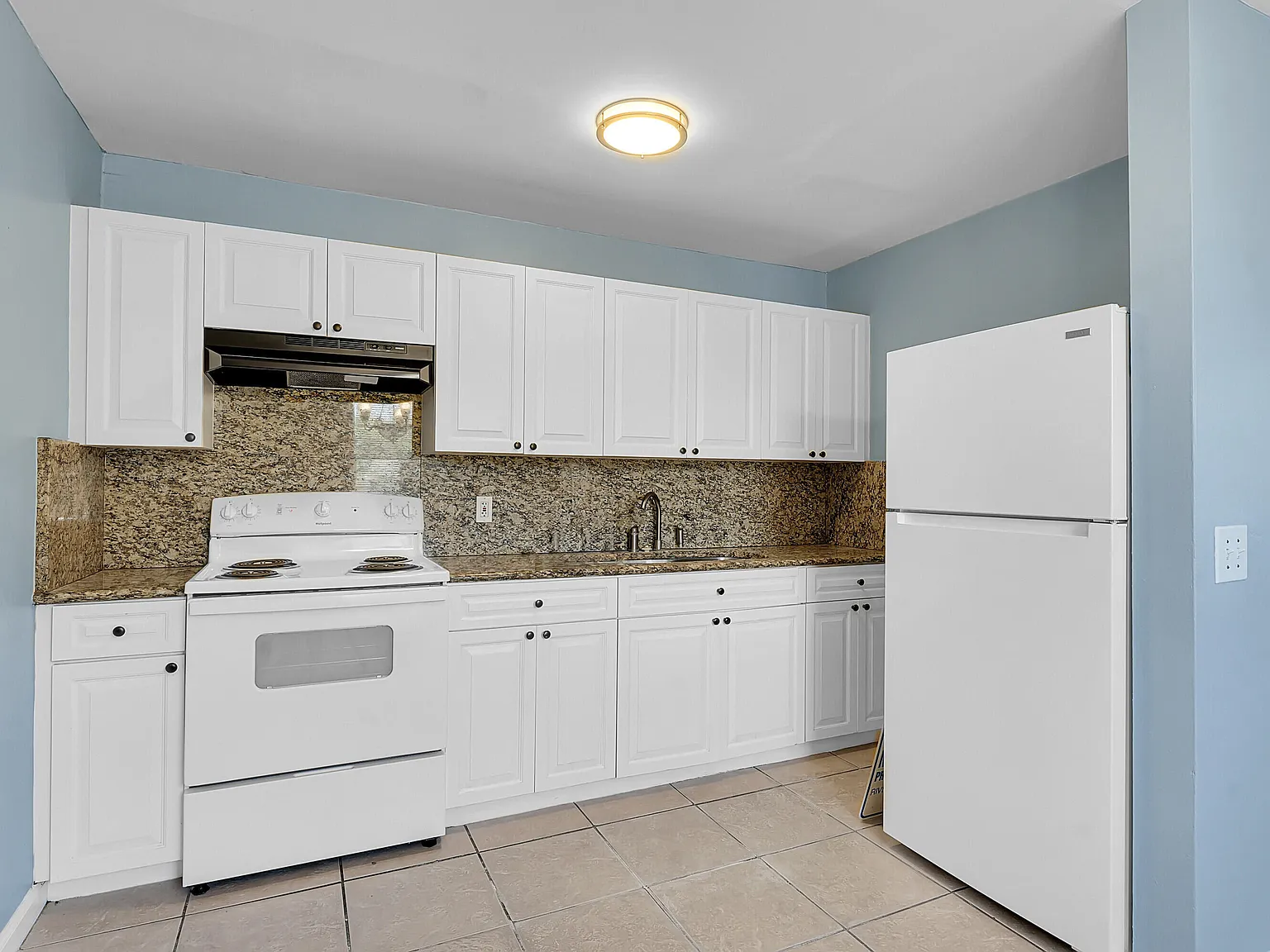2 bed, 1.0 bath, 800 sqft, $1,900 — Photo 3