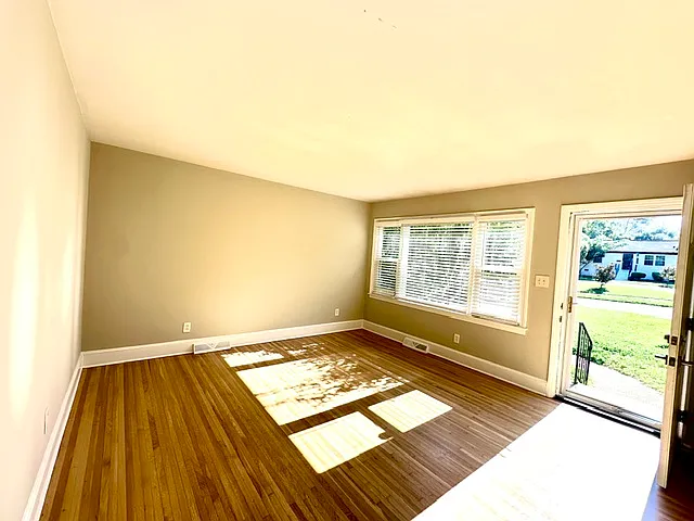 1914 Kilborne Dr — Photo 3